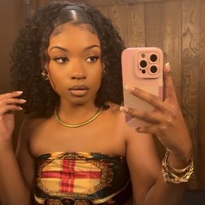 Meet your Posher, Queen